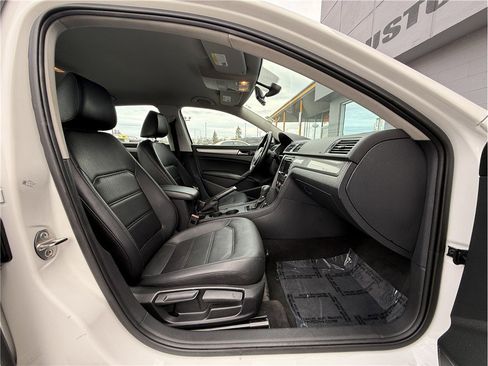 Used 2015 Volkswagen Passat 1.8T Limited Edition FWD image 8