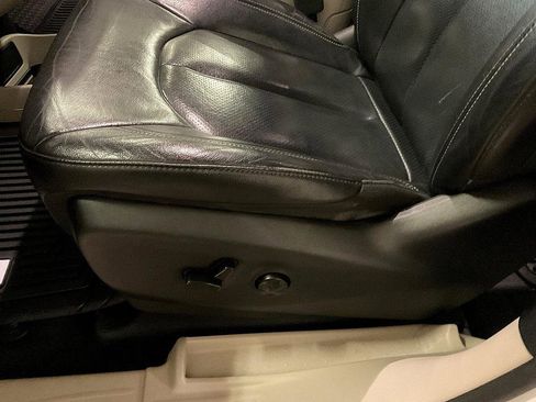 Used 2022 Chrysler Pacifica Touring-L image 17