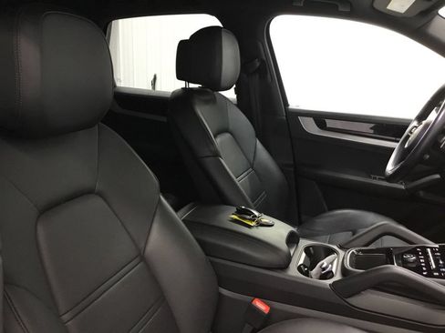 Used 2024 Porsche Cayenne AWD/4WD image 48