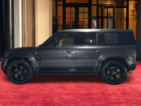 New 2025 Land Rover Defender 110 X-Dynamic SE image 3