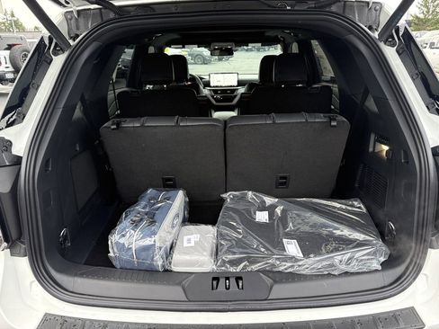 New 2026 Ford Explorer ST w/ Sun And Sound Package image 8