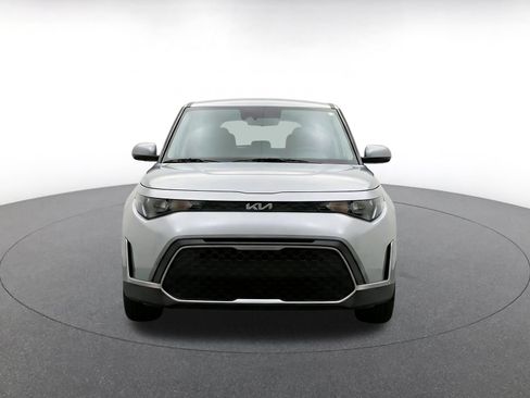 Used 2025 Kia Soul LX w/ LX Technology Package FWD image 2