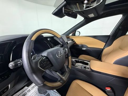 Used 2025 Lexus RX 350 Premium w/ Accessory Package (Z1) FWD image 4