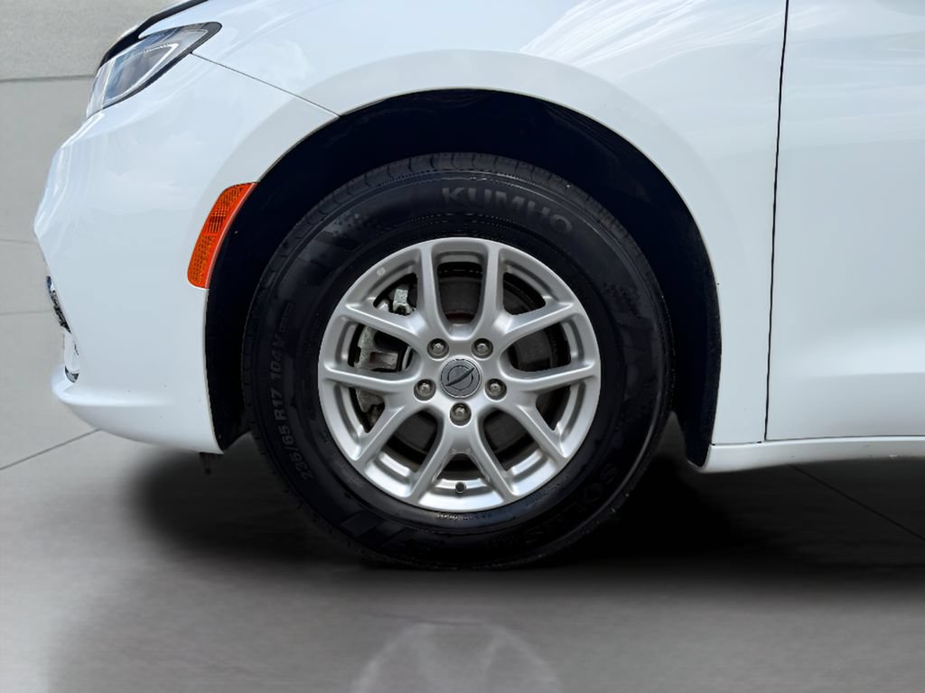 Used 2023 Chrysler Pacifica Touring-L FWD image 22