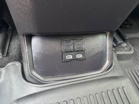 Used 2023 Toyota Highlander XLE FWD image 18