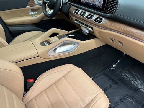 New 2026 Mercedes-Benz GLS 580 4MATIC image 16