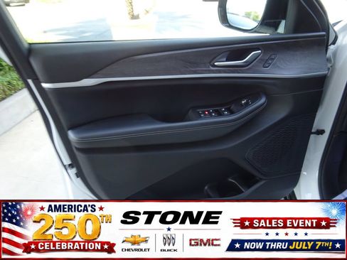Used 2023 Jeep Grand Cherokee L Limited AWD/4WD image 23