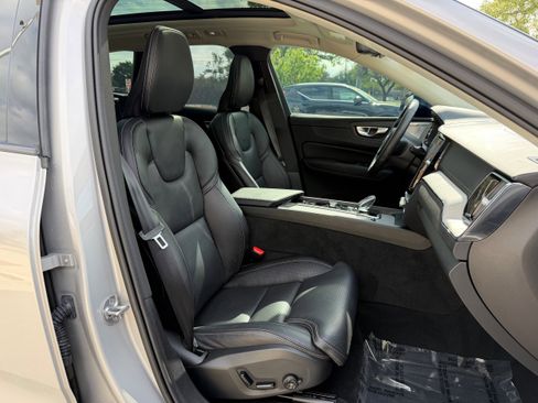 Certified 2025 Volvo XC60 T8 Ultra w/ Protection Package Premier image 10