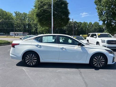 Used 2025 Nissan Altima 2.5 SV FWD image 5