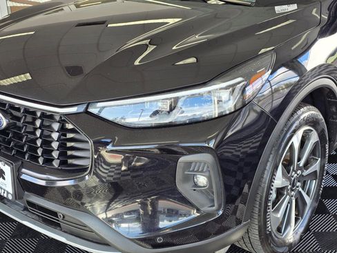 Used 2024 Ford Escape Platinum image 11