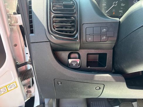 Used 2025 RAM ProMaster 2500 w/ Convenience Group FWD image 18