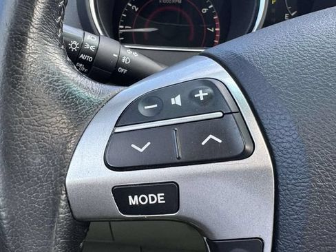 Used 2013 Toyota Highlander Limited AWD/4WD image 25