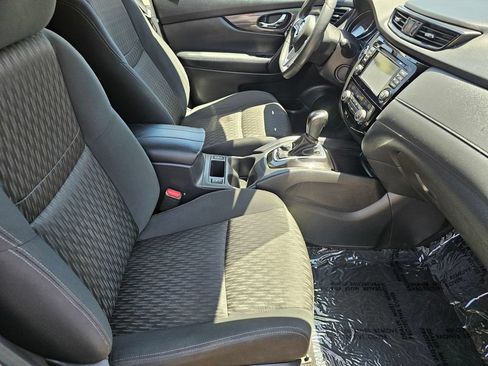 Used 2017 Nissan Rogue SV w/ SV Premium Package FWD image 13