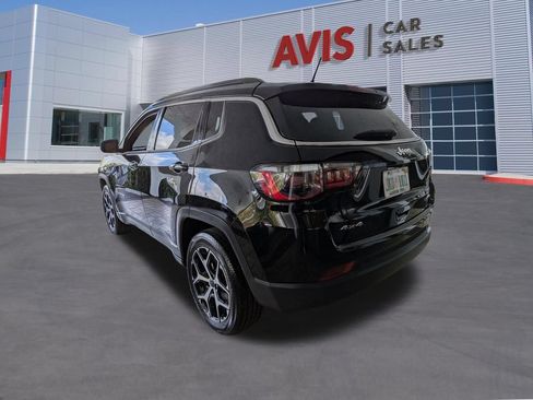 Used 2025 Jeep Compass Limited AWD/4WD image 10
