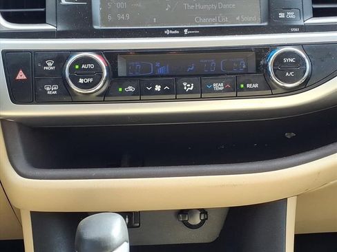 Used 2014 Toyota Highlander XLE FWD image 26