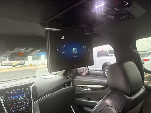 Used 2020 Cadillac Escalade Platinum w/ Escalade Sport Edition AWD/4WD image 18