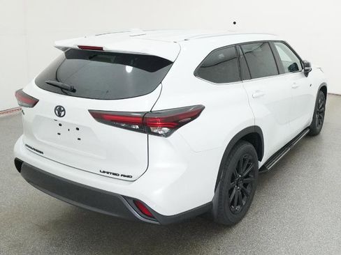 New 2026 Toyota Highlander AWD image 8