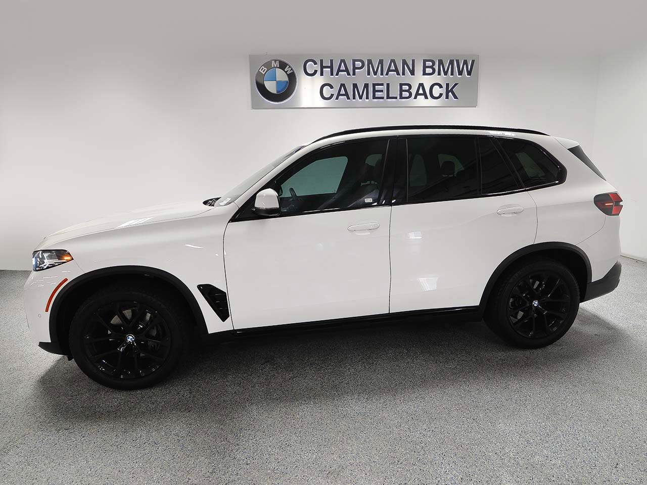 Used 2024 BMW X5 sDrive40i w/ Parking Assistance Package RWD image 3