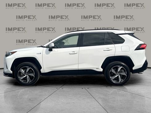 Used 2021 Toyota RAV4 SE image 2