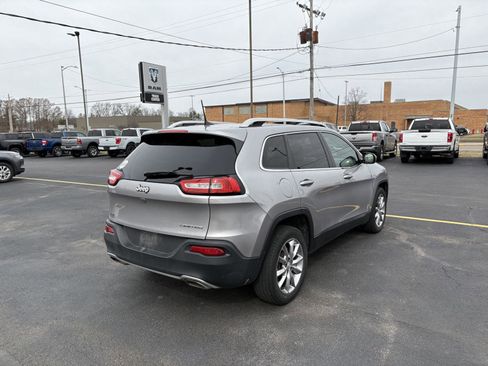 Used 2017 Jeep Cherokee Limited image 22