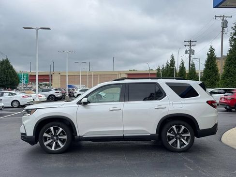 Used 2024 Honda Pilot Touring image 8