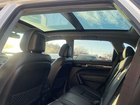 Used 2015 Kia Sorento SX image 16