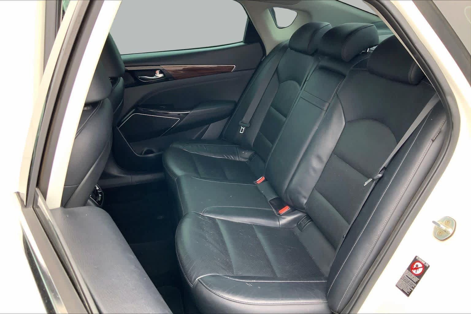 Used 2017 Kia Cadenza Premium w/ Luxury Package FWD image 19