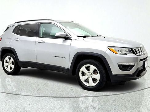 Used 2018 Jeep Compass Latitude w/ Popular Equipment Group AWD/4WD image 3