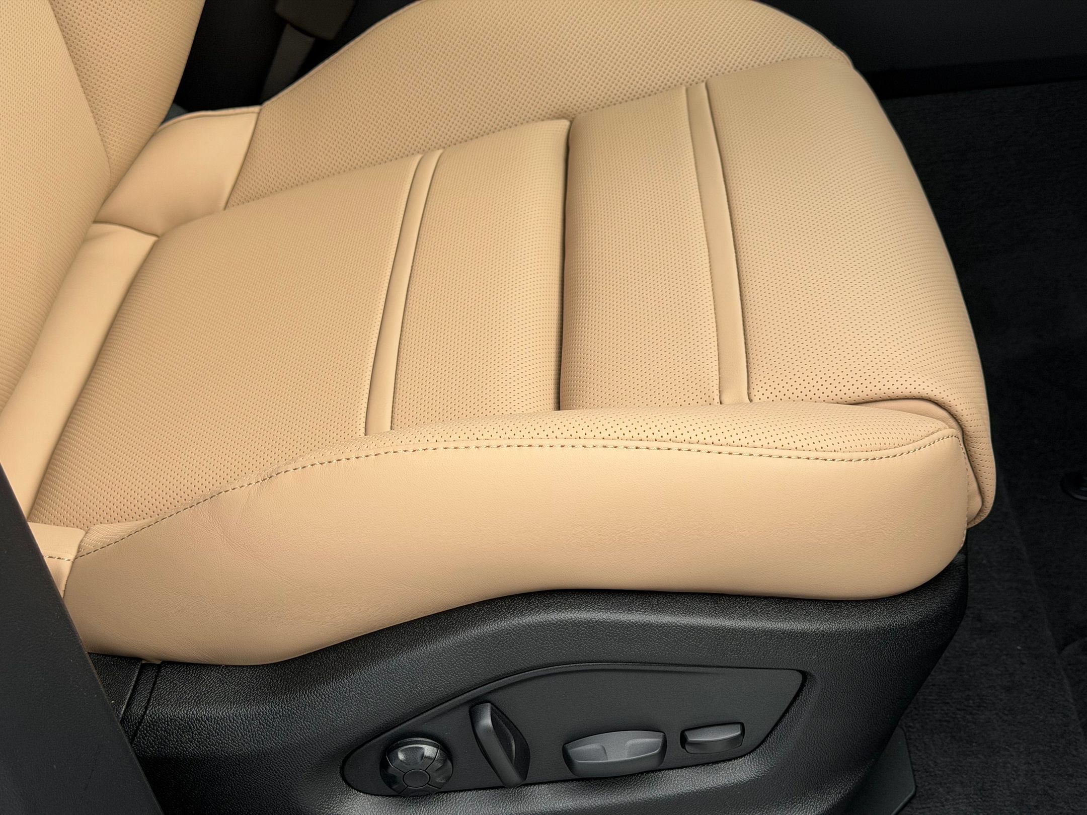 Certified 2026 Porsche Cayenne AWD/4WD image 16