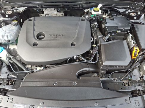 Certified 2023 Volvo XC40 B5 Plus w/ Protection Package Premier image 27