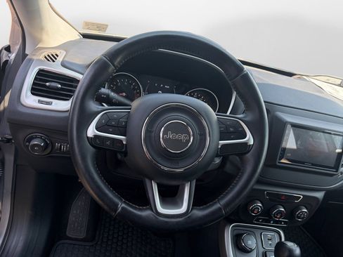 Used 2018 Jeep Compass Latitude w/ Cold Weather Group AWD/4WD image 10