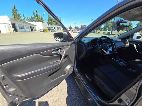 Used 2018 Nissan Rogue SV AWD/4WD image 20