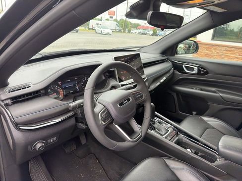 Used 2026 Jeep Compass Latitude AWD/4WD image 4