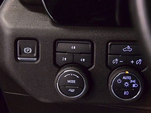 Used 2025 Chevrolet Silverado 2500 LT w/ Convenience Package image 19