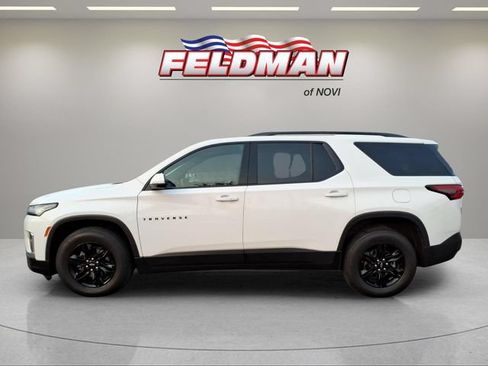 Used 2023 Chevrolet Traverse LT FWD image 2