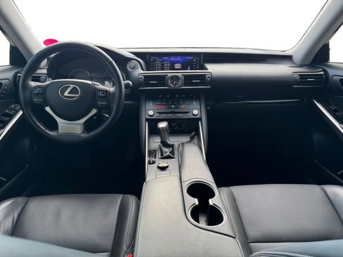 Used 2018 Lexus IS 300 w/ Comfort Package RWD image 12