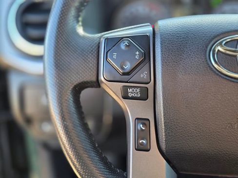 Used 2022 Toyota Tacoma TRD Off-Road image 24