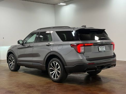 Used 2025 Ford Explorer ST-Line AWD/4WD image 23