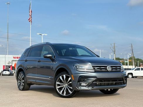 Used 2020 Volkswagen Tiguan SEL Premium R-Line w/ 3rd Row Seat Package AWD/4WD image 2