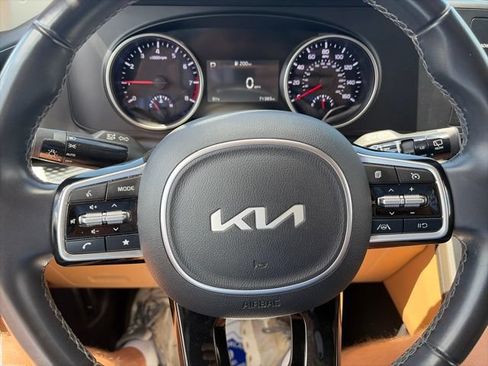 Used 2024 Kia Carnival LX FWD image 20