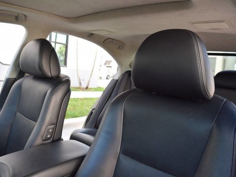 Used 2013 Lexus LS 460 AWD w/ Comfort Pkg image 40