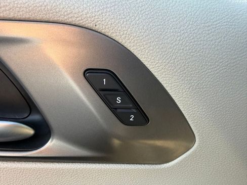 Used 2023 Chrysler Pacifica Touring-L FWD image 19