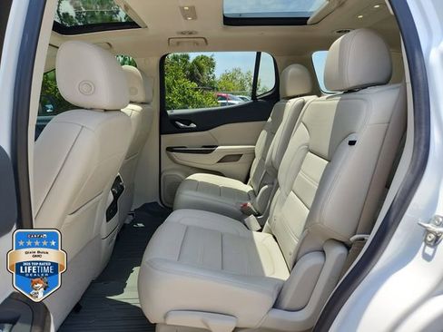 Certified 2021 GMC Acadia Denali w/ Denali Technology Package FWD image 9