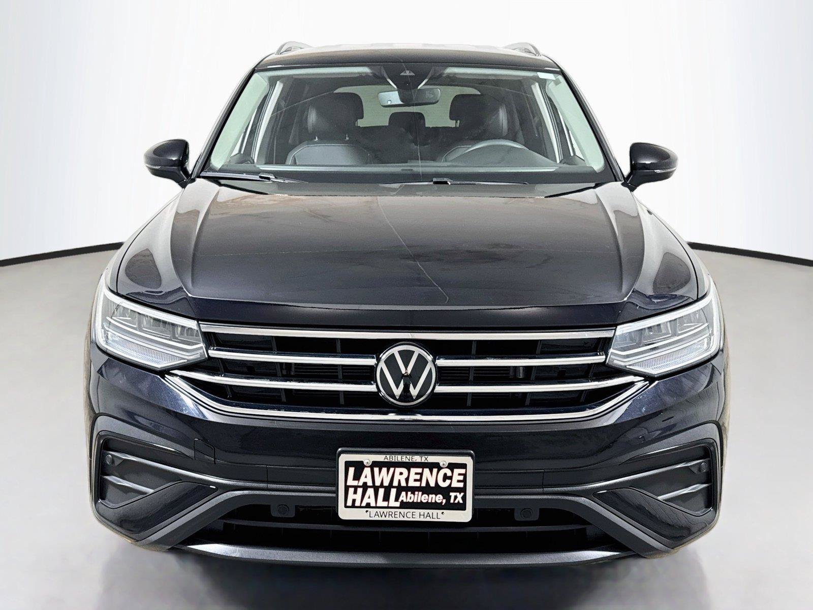 Used 2024 Volkswagen Tiguan SE AWD/4WD image 2