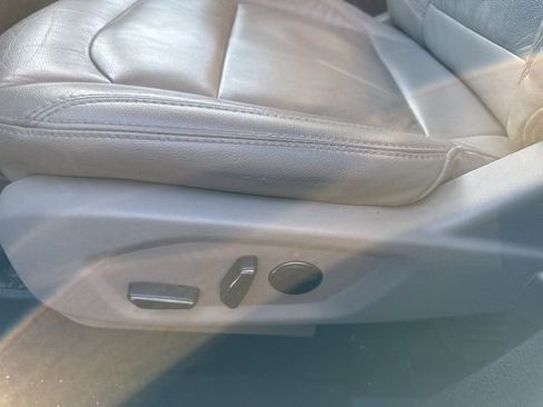 Used 2018 Ford Explorer XLT w/ Equipment Group 202A image 6