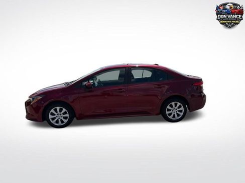 Used 2025 Toyota Corolla LE FWD image 3