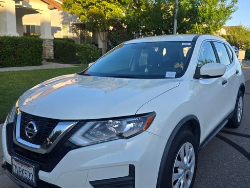 Used 2017 Nissan Rogue S FWD image 3