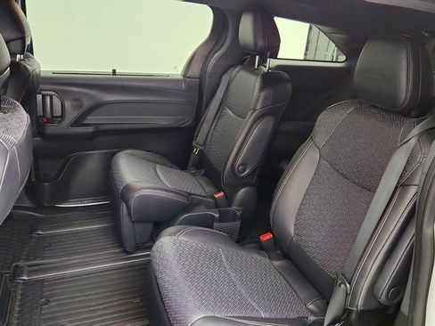 Used 2023 Toyota Sienna XSE AWD/4WD image 21