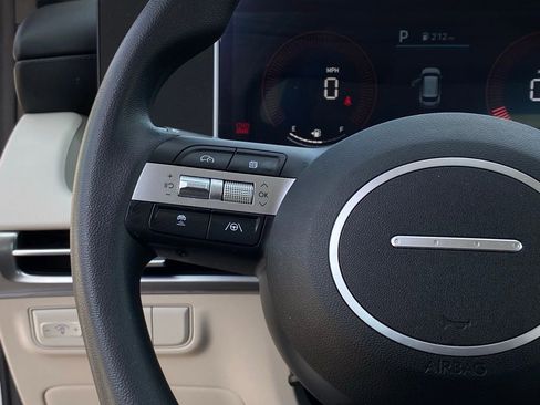 Used 2025 Hyundai Tucson SE image 14