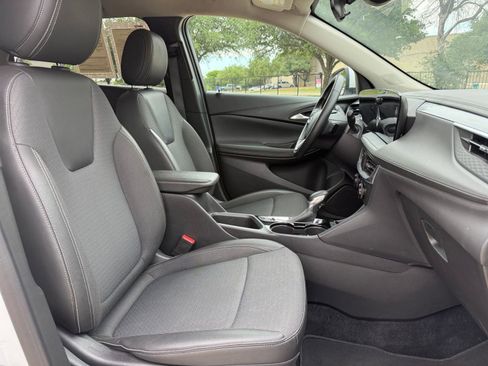 Used 2025 Buick Encore GX Preferred FWD image 37